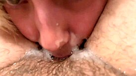 Slurvet gay halsknull går ball-dypt i ansikts-knulløkt