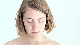 wow, this young looner babe pops her first balloon