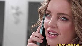 Тъжната блондинка групово ебана от приятелката си и 8 огромни курчета в Dogfart сцена