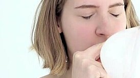 wow, this young looner babe pops her first balloon