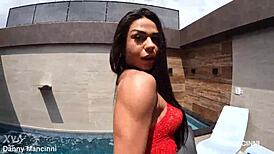 Bodybuilder twerks her ass in little dress without panties