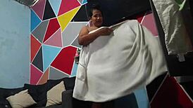 Par De Latinas Disfrutan Comiéndose Los Coños Una A La Otra Mientras Son Grabadas Por La Cámara Del Hotel