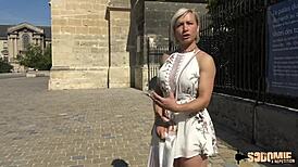 Kim, francouzská koketní milfka, překvapí drzými tahy. Co udělá dál?