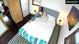 Nanny cam fanger Charity lege med sin fisse