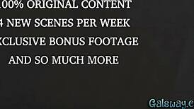 Adria Rae i Emma Hix dele prvi lezbejski orgazam lizanjem pičke