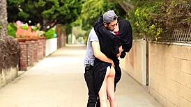 Sexy americká hra s bozkami vedie k divokému sexu