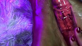 Cuki puha lábak és vibrátoros maszturbáció fekete punciban