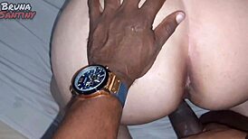 L-am trezit pe soțul prietenei să mă fută, ea sforăia lângă, senzația de pericol a fost delicioasă, am înghițit tone de spermă în gură