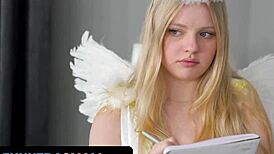 Sitna 18+ anđeoska čuvarica zavodi i jebe Damona da ga popravi