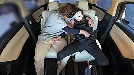 Roupa embaraçosa leva a sexo intenso de creampie.