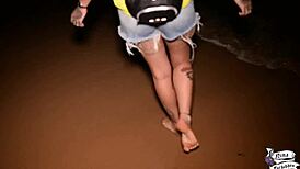 Novinha masturbates on the beach with big ass squirting