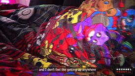 Fratele își umple sora vitregă micuță cu spermă în călărie POV fierbinte!