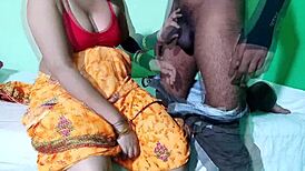 Horny desi kone suger i saree og blir knullet i dorm