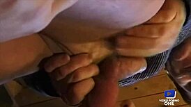 Hey, Elodie Chérie, brunette pemberontak diketuk kuat di bilik simpanan!