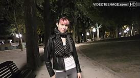 Jako, ta 18letá brunetka v anal castingu, dostává do prdele hračky!