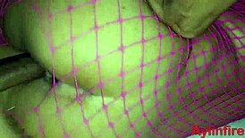 Madrastra caliente tienta a hijastro y follan con pasión