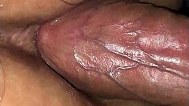 이 18+ 틴의 뚱뚱한 보지가 거친 섹스와 크림파이로 파괴되는 거 봐