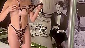 Follando a mi novia latina antes de la fiesta de Halloween