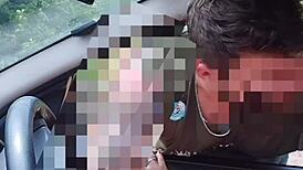 Naughty Bia si trhá oblečenie a ukazuje mokrú kundu a veľké prsia na ulici