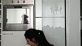 Short Training Routine Focuses On Brunette's Petite Form In Leggings At Gym