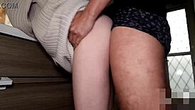 Isteri rumah tangga Jepun Mai dapat creampie dari pasangan selingkuh