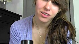 Üvey babamın fleslightını buldum, yüzümde kullanmamı ister misin?