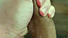 eu gozei dentro da camisinha while exploring gay fetish with cute amateurs.