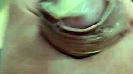 eu gozei dentro da camisinha while exploring gay fetish with cute amateurs.