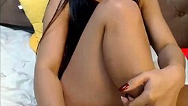 asian hottie spreads legs on webcam 😍