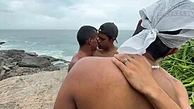 Belekeveredtem egy vad partiba strandon tele nagy faszokkal, ember!