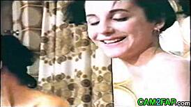 Pakcik kongkek keras dalam klip porn berbulu vintaj percuma?