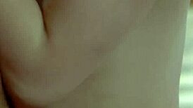 Liten cheerleader rammas bakifrån med enorm kuk i hård doggystyle