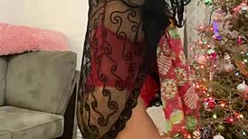 Anna Maria zralá latina na Vánoce v červeném prádle