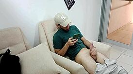 Pomaganie napalonemu pasierbowi z głębokim gardłem i pieskiem