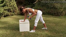 Cinthia Fernandez showcases arm exercises in body secrets workout