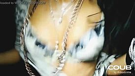 Dancing Hot Girls Perform Energetically!