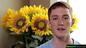 damn, wanking solo twink pullin his massive cock feels insane!!