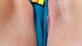 Me deixando molhada na calcinha sozinha pós facul dedando