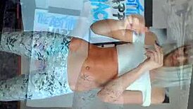 Girl masturbates solo on cam