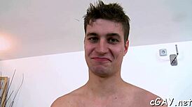 Cowok Gay Tangguh Goda Oral Basah Sebelum Ngentot Anal