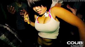 Dancing Hot Girls Perform Energetically!