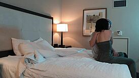 틴과 젊은 로맨틱 키스 세션