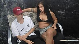 Trai Meu Marido Na Barbearia E Gozei Gostoso No Cintaralho Da Agatha Kent Part Rock Maiaa E Bolt Jones