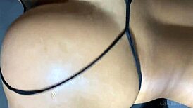 Novinha Rabuda Transando Sem Camisinha no Sofá