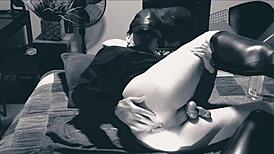 Midnite Moon's solo fuck-fist-cum matinee is intense