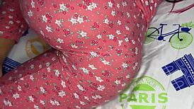 कर्वी 18 साल की स्टीपसन की बड़ी गैंड टाइट जींस में