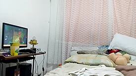 Gugu udforsker sine lystdukker i homoseksuel anal fetish med biseksuelle amatører