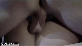 Brunette berpayudara besar Maddy May dapat dipukul di doggystyle dan cowgirl