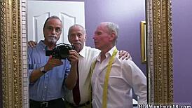 Yaşlı ve genç 18+ Bi ile Ivy dev memelerle şok ediyor, götü de müthiş!