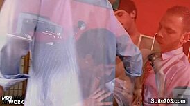 Tempting Gay Offers Oral Service